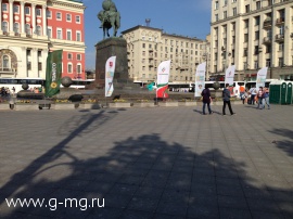 Флагштоки Виндер (парус) на мероприятии Ралли Клуба в центре столицы.