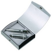 Авторучка с USB flash-памятью в подарочной коробке (1Gb); 10,7х9,3х3,3 см; металл Авторучка с USB flash-памятью в подарочной коробке (1Gb); 10,7х9,3х3,3 см; металл